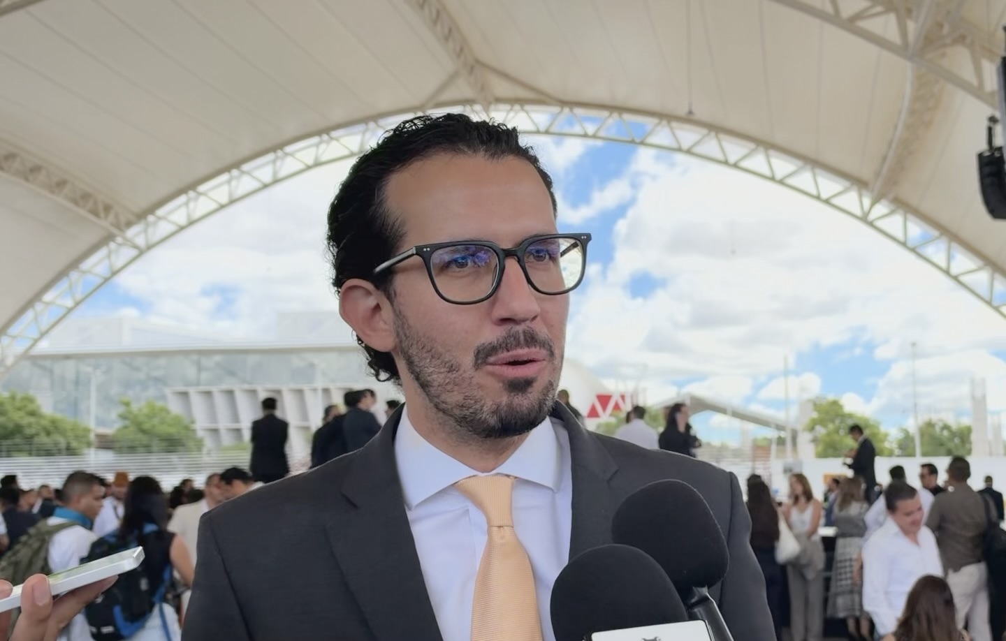 De adversarios en las urnas a aliados en la mesa: Juan Pablo Delgado cambia el tono con Alejandra Gutiérrez