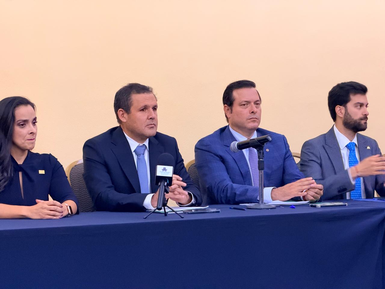 Battaglia pone sobre la mesa los pendientes de León: agua, informalidad y empleo